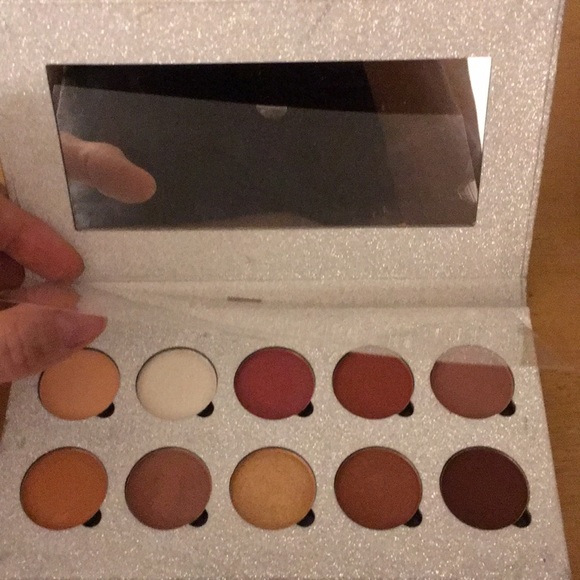 New Makeup Obsession 10 Shades Shadow Palettes with Mirrors 3 to Choose From - Picture 8 of 8
